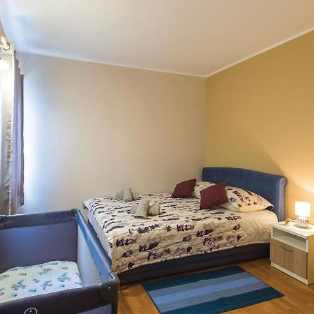 Stunning Apartment In Makarska With Kitchen Екстер'єр фото
