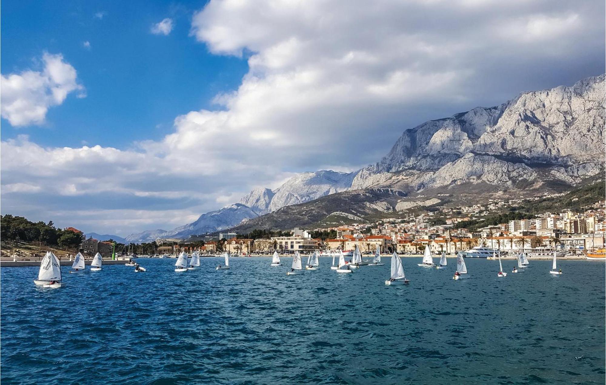Stunning Apartment In Makarska With Kitchen Екстер'єр фото