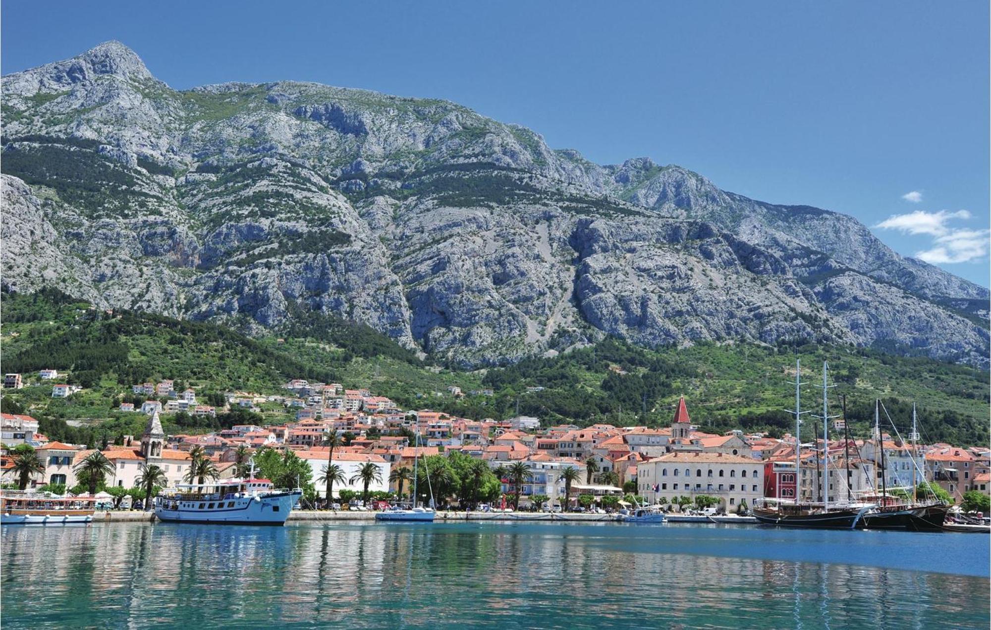 Stunning Apartment In Makarska With Kitchen Екстер'єр фото